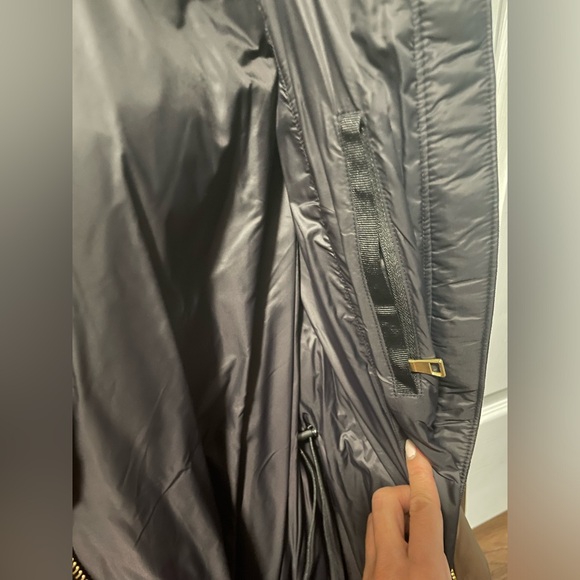 NWT very oversized Athletes Alicia Keyes gold puffy - Picture 6 of 11